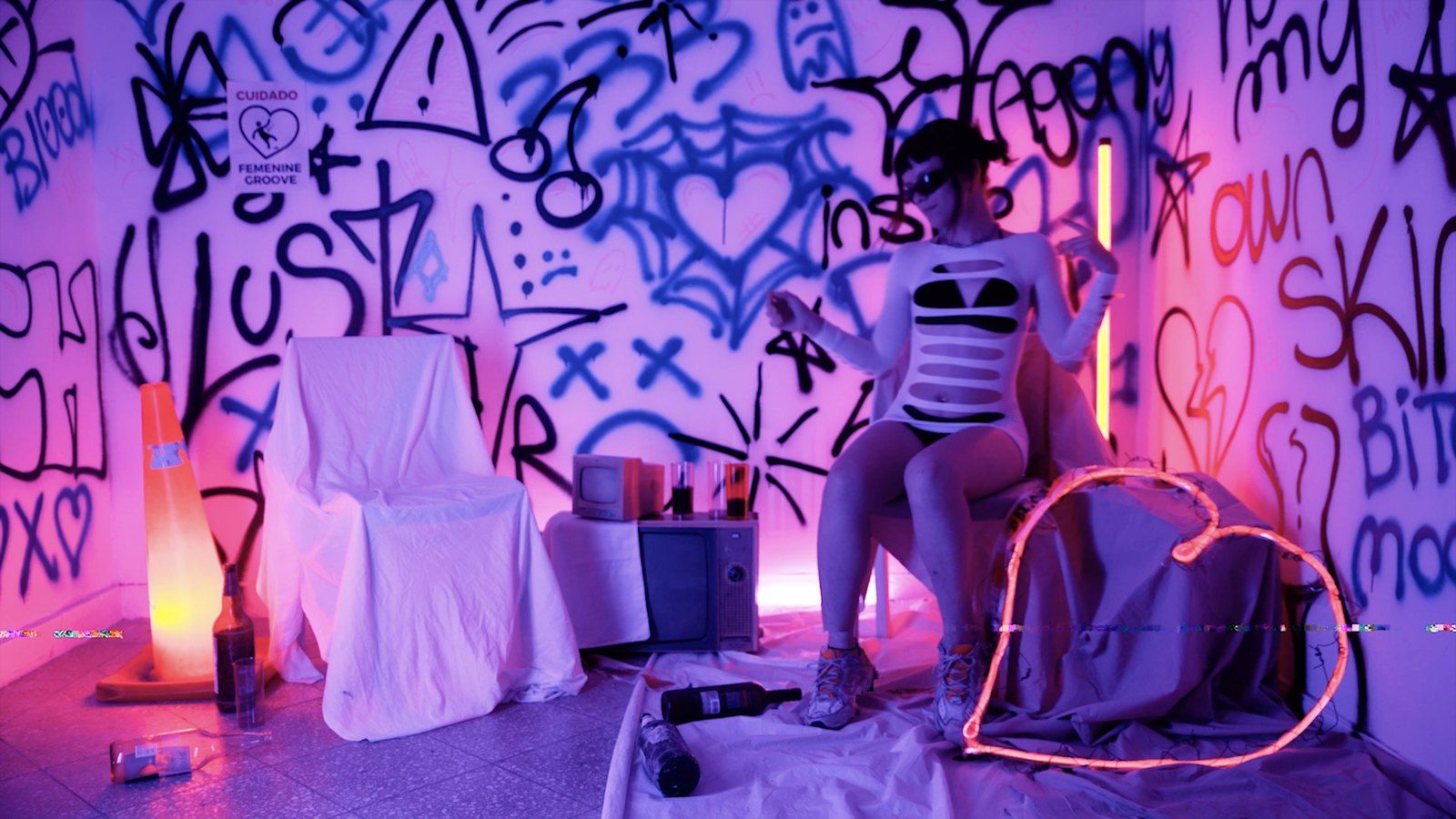 Femenine Groove — fotograma 3